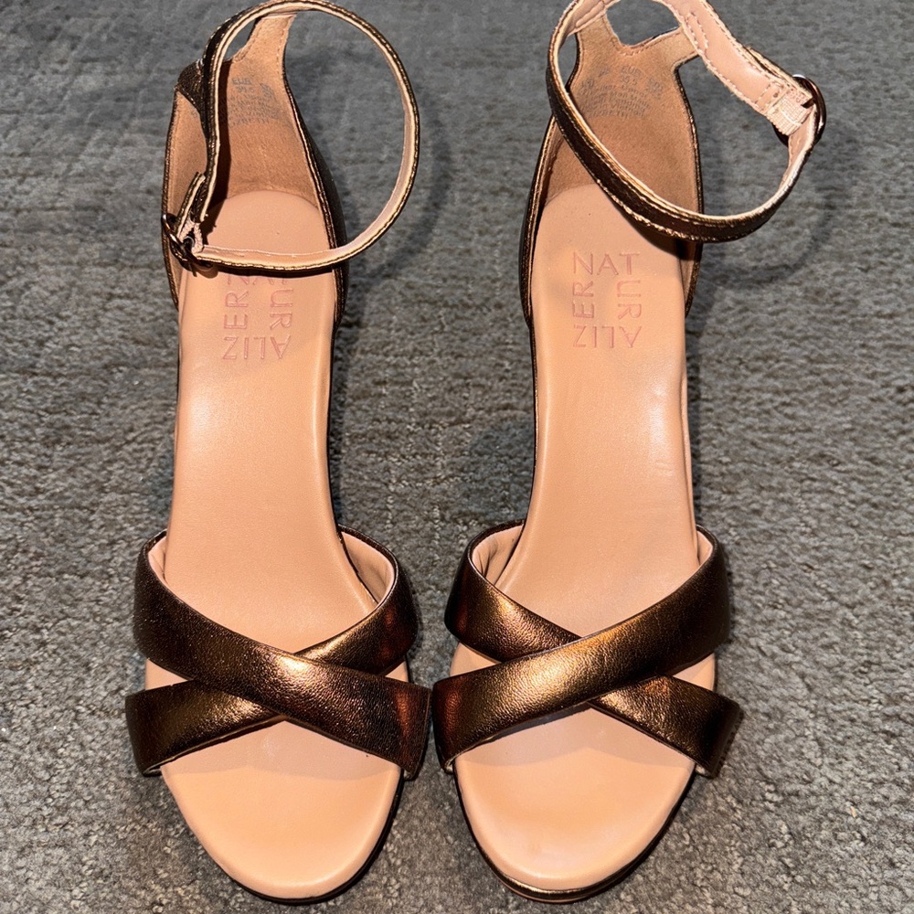Naturalizer Women's Bronze Strappy Sandals 5.5
